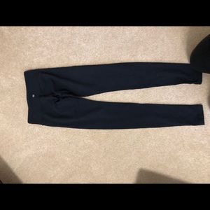 Black lululemon wunder under leggings